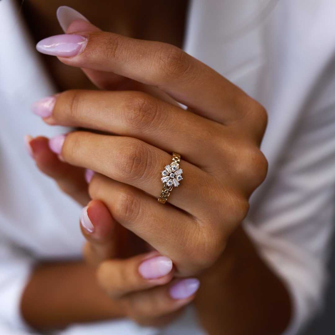 Flower  Baguette  Ring