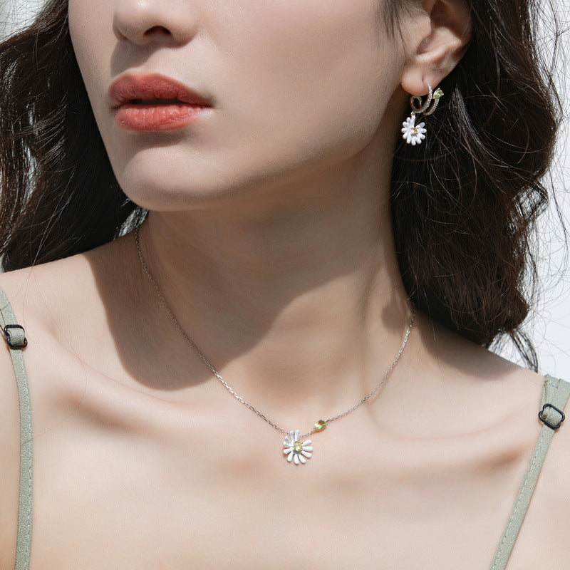 925 Sterling Silver Little Daisy Necklace
