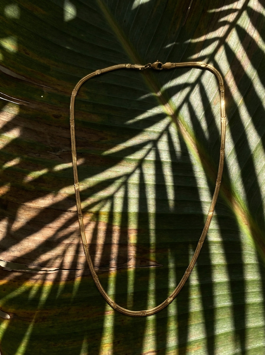 Collier My Chic | Chaîne Serpent Étoilée Plaquée Or 24K - Univers Parisienne chic