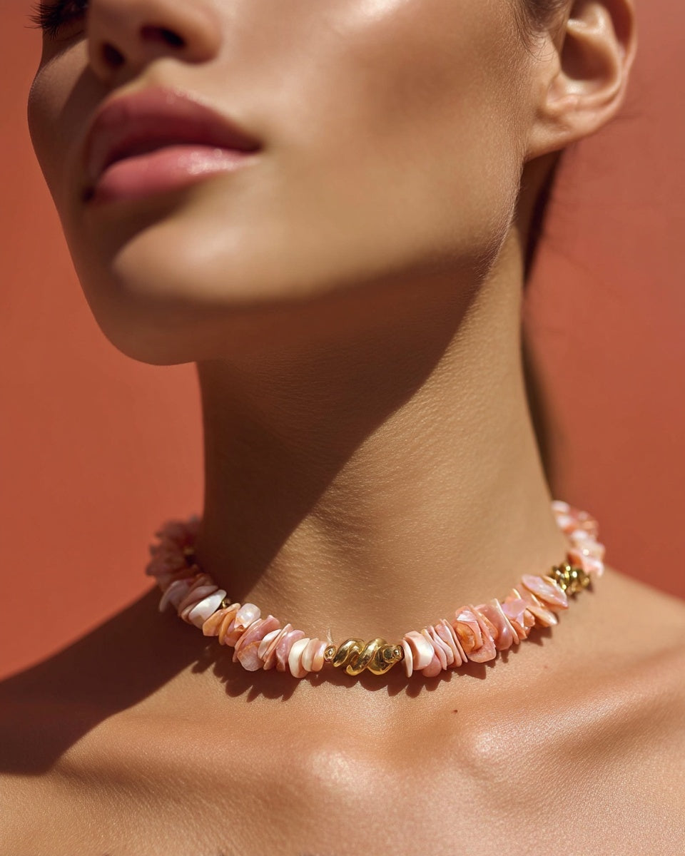 COLLIER LA BOHÈME - RAS DE COU EN NACRE ROSE NATURELLE – PLAQUÉ OR 24K