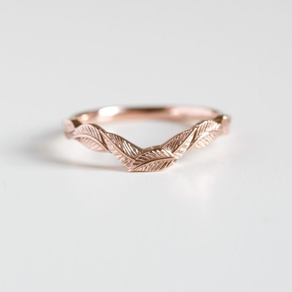 Curved leaf wedding ring