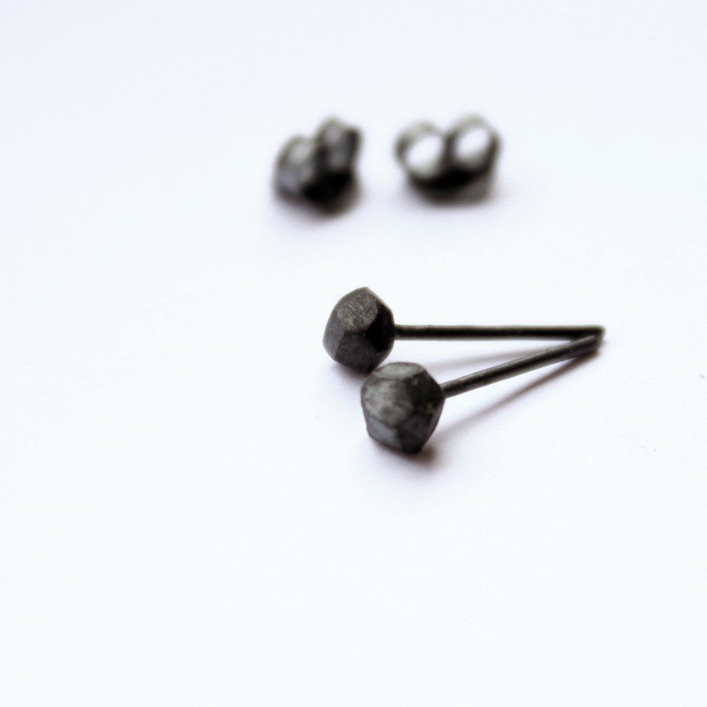 BLACK ROCKS EARRINGS