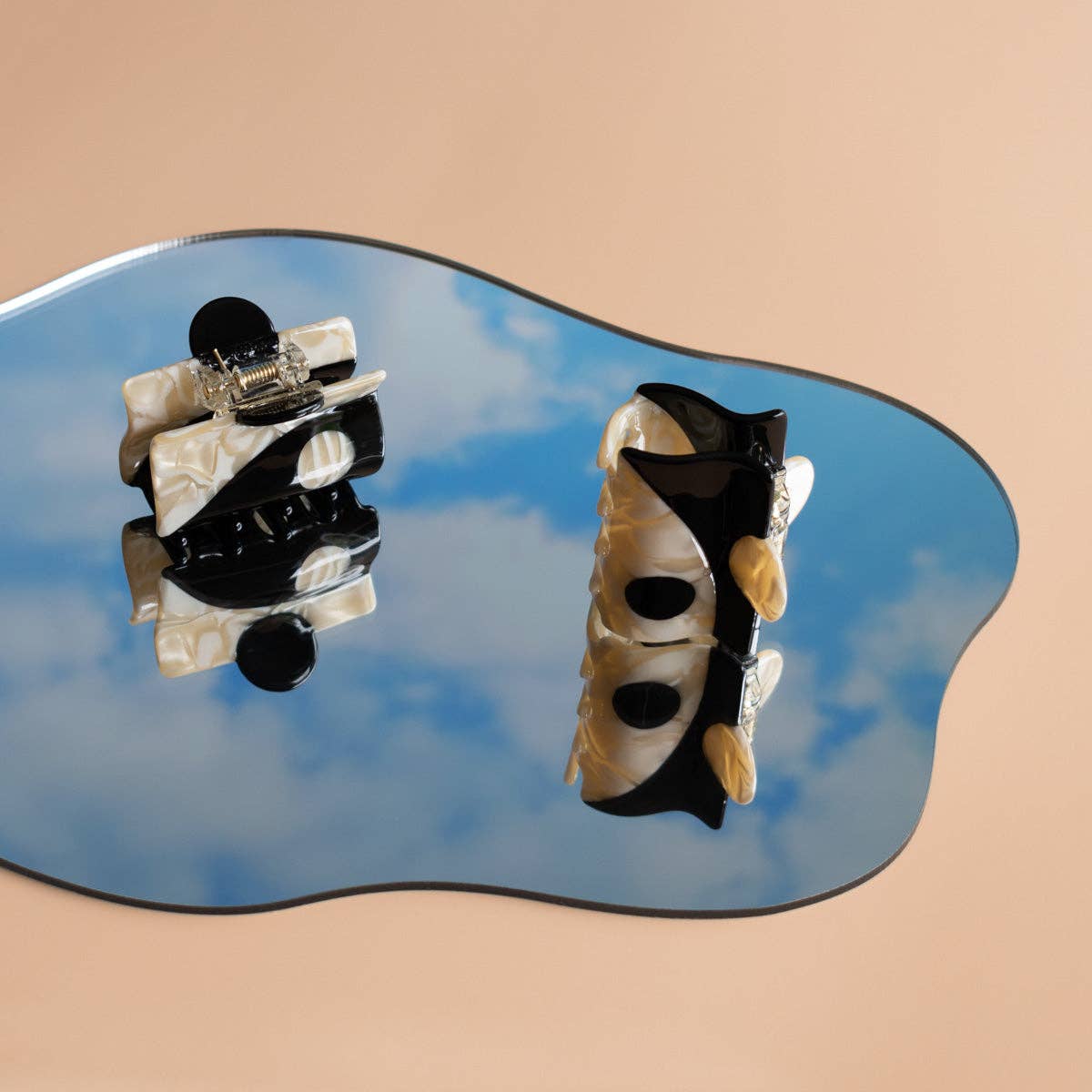 BALANCE CLAW | YIN-YANG ACETATE HAIR CLIPS