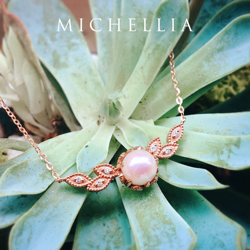 [Dahlia] Floral Leaf Necklace in Akoya Pearl