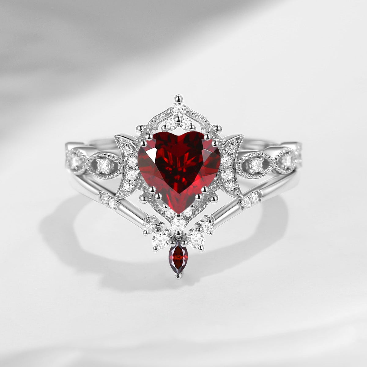Crescent Moon | 18K Heart Shaped Garnet Engagement Ring Set 2pcs - Luna