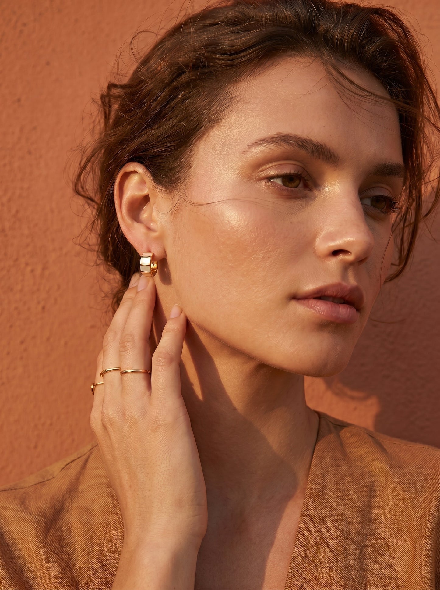 Mini Créoles Alba — Nacre & Or 24k | Univers Solaire