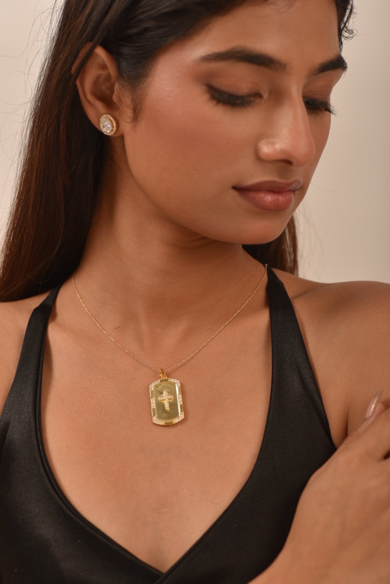Gold Diamond Cross Pendant Necklace
