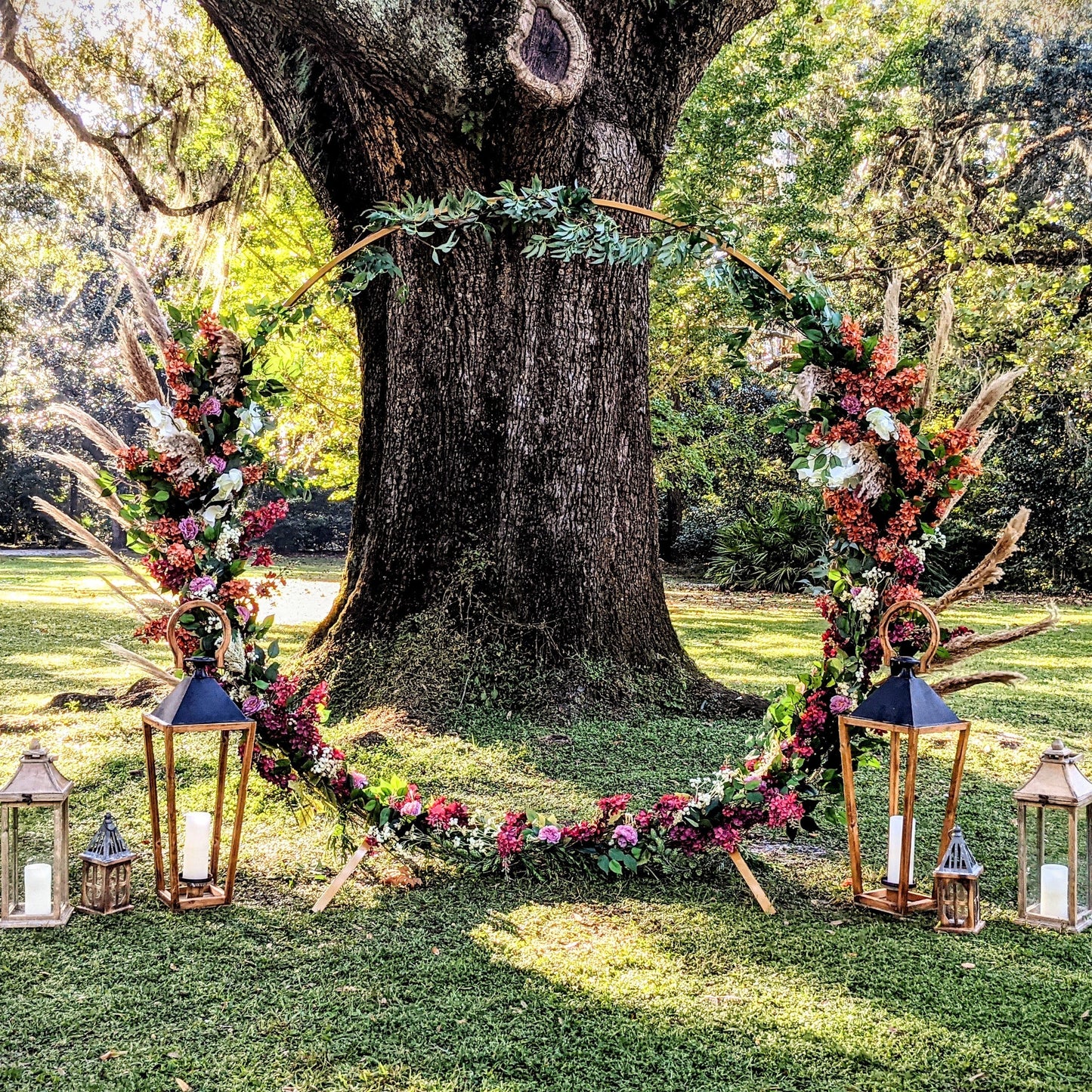 Gold Metal Circle Wedding Arbor
