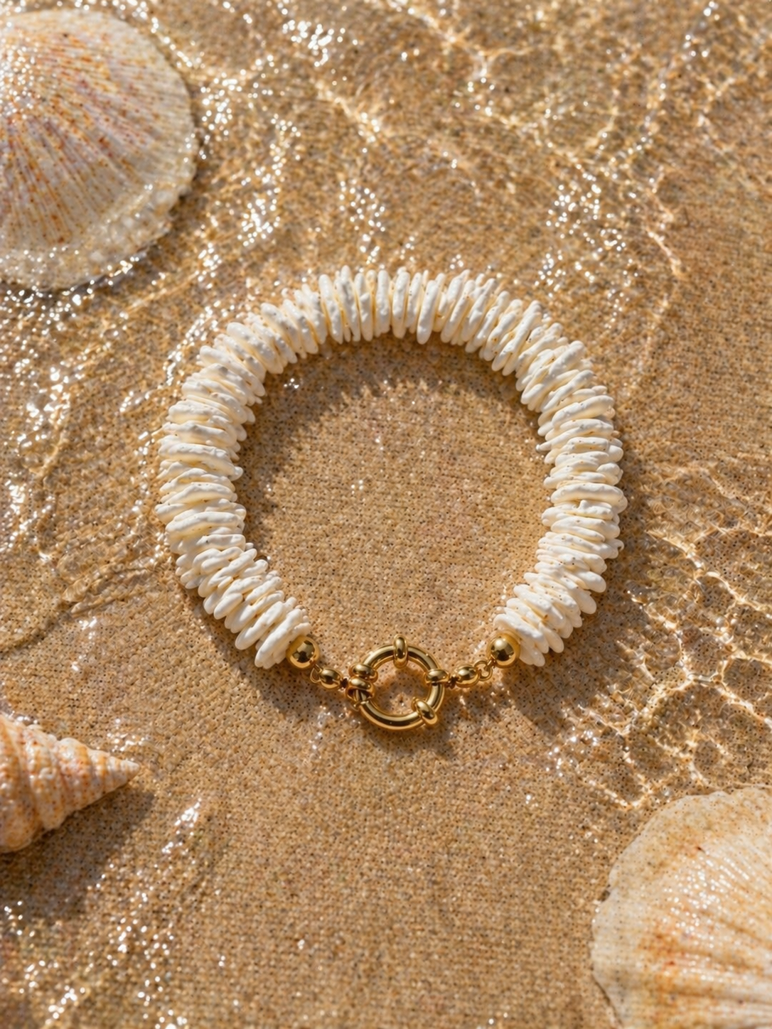Bracelet Karibéa | Éclats de Coquillage Blanc & Fermoir Doré Personnalisable - Univers aquatique
