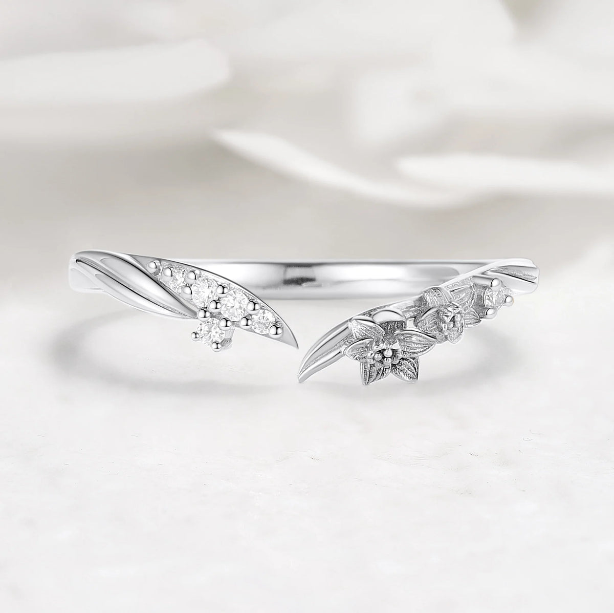 Nature-Inspired V-Shaped Floral Leaf Moissanite Wedding Band – Open Vine Design Ring