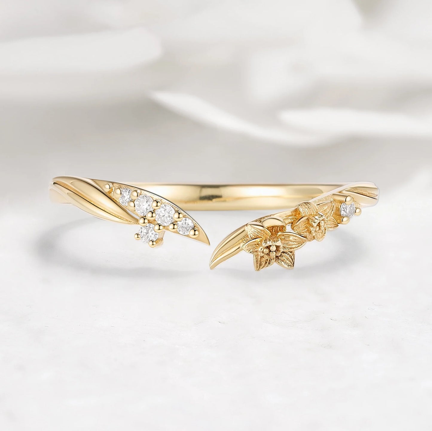 Nature-Inspired V-Shaped Floral Leaf Moissanite Wedding Band – Open Vine Design Ring