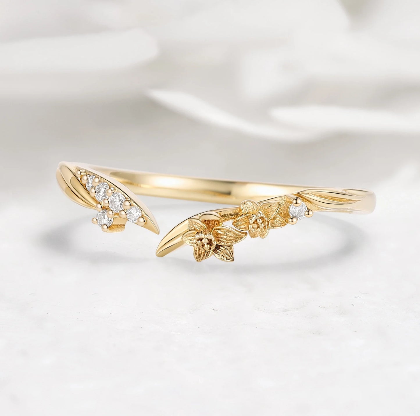 Nature-Inspired V-Shaped Floral Leaf Moissanite Wedding Band – Open Vine Design Ring