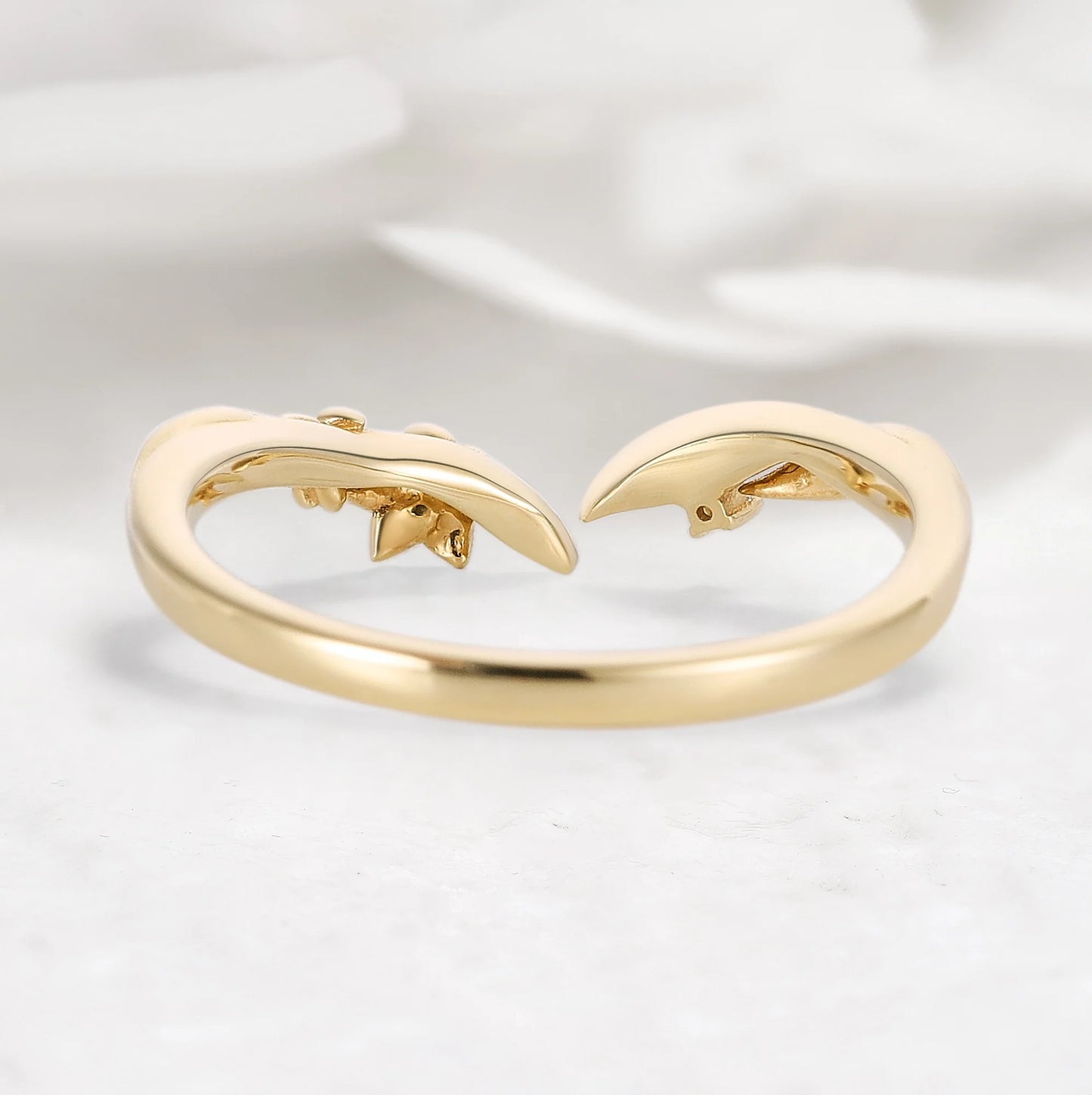 Nature-Inspired V-Shaped Floral Leaf Moissanite Wedding Band – Open Vine Design Ring