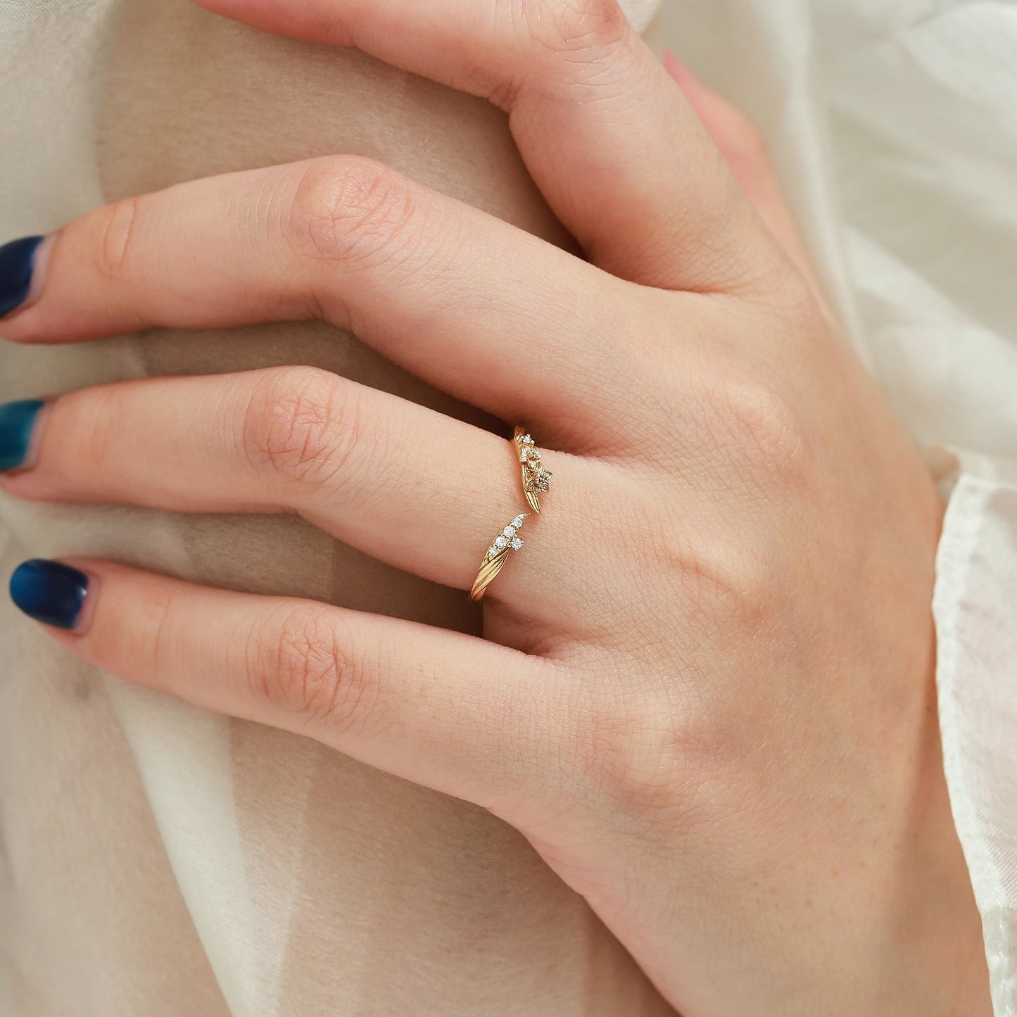 Nature-Inspired V-Shaped Floral Leaf Moissanite Wedding Band – Open Vine Design Ring