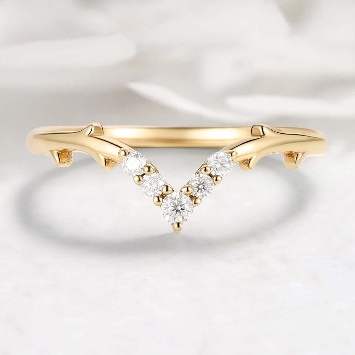 Nature-inspired Branch Moissanite Wedding Band
