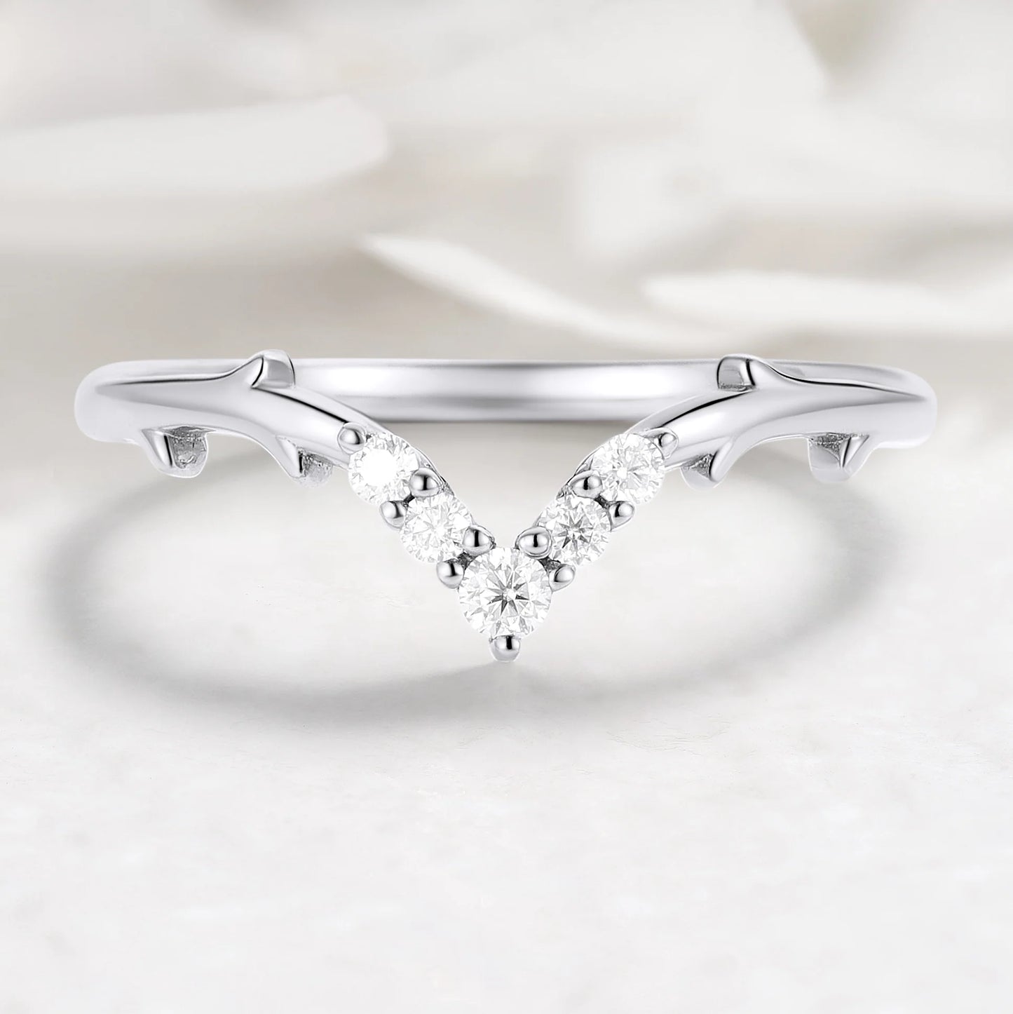Nature-inspired Branch Moissanite Wedding Band
