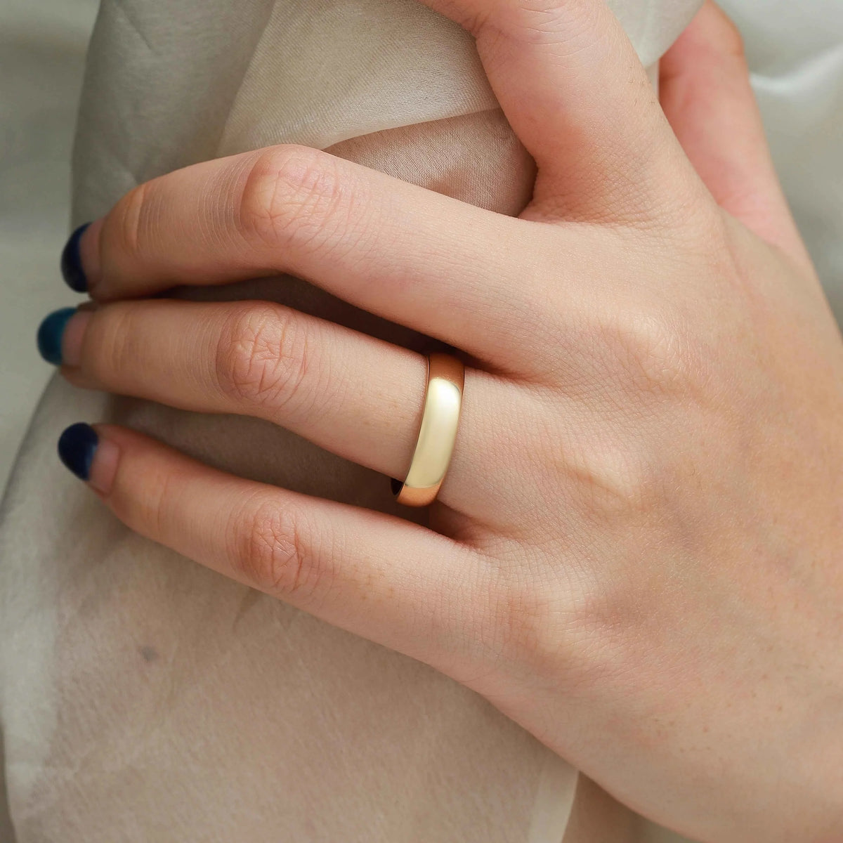 Hidden Star Moissanite Men's Wedding Band