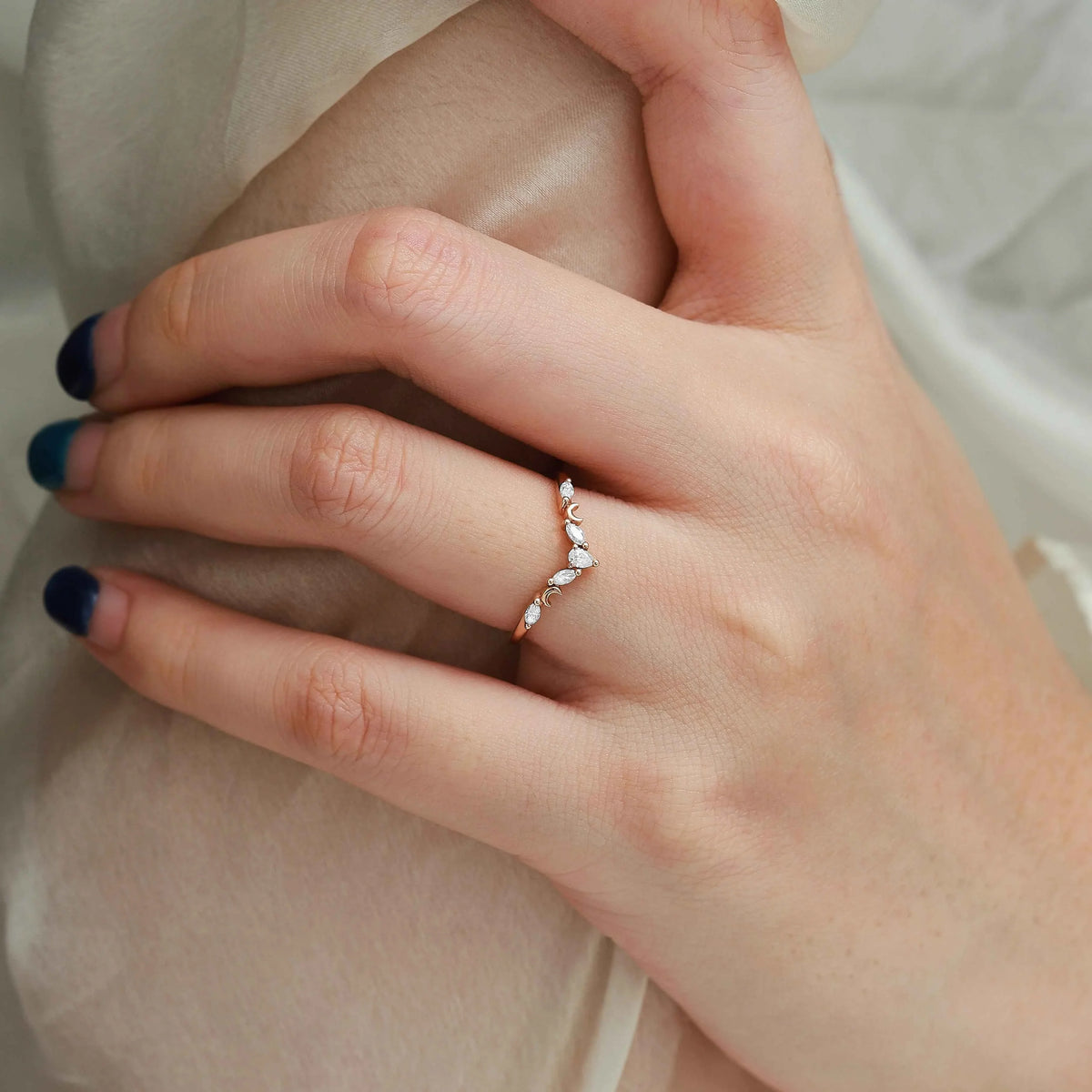 Crescent Moon-Inspired V-Shaped Moissanite Wedding Band