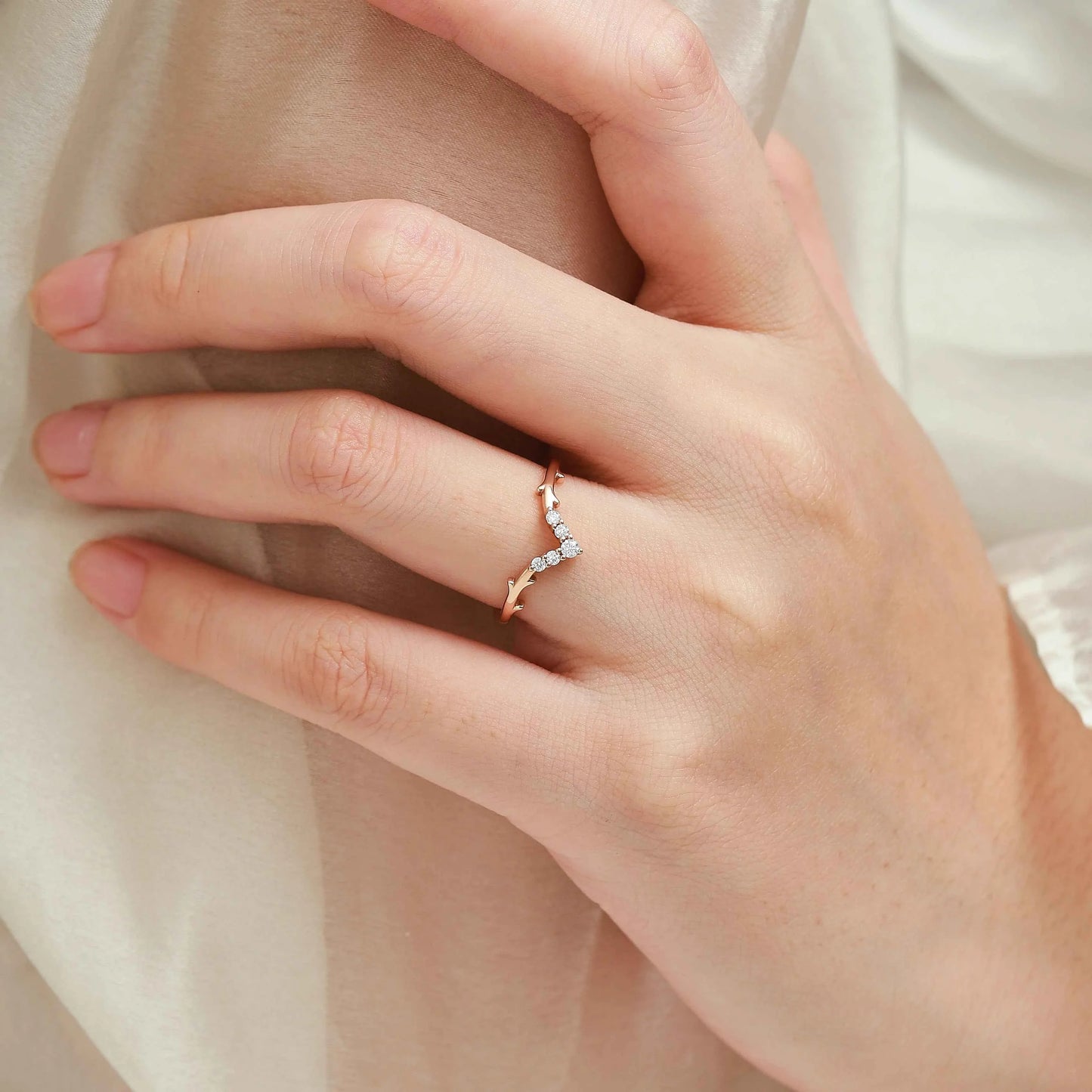 Nature-inspired Branch Moissanite Wedding Band