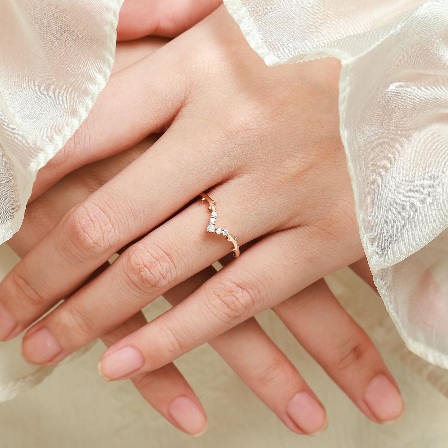 Nature-inspired Branch Moissanite Wedding Band