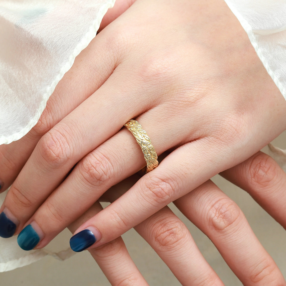 Nature-Inspired Leaf Carved Men's Wedding Band
