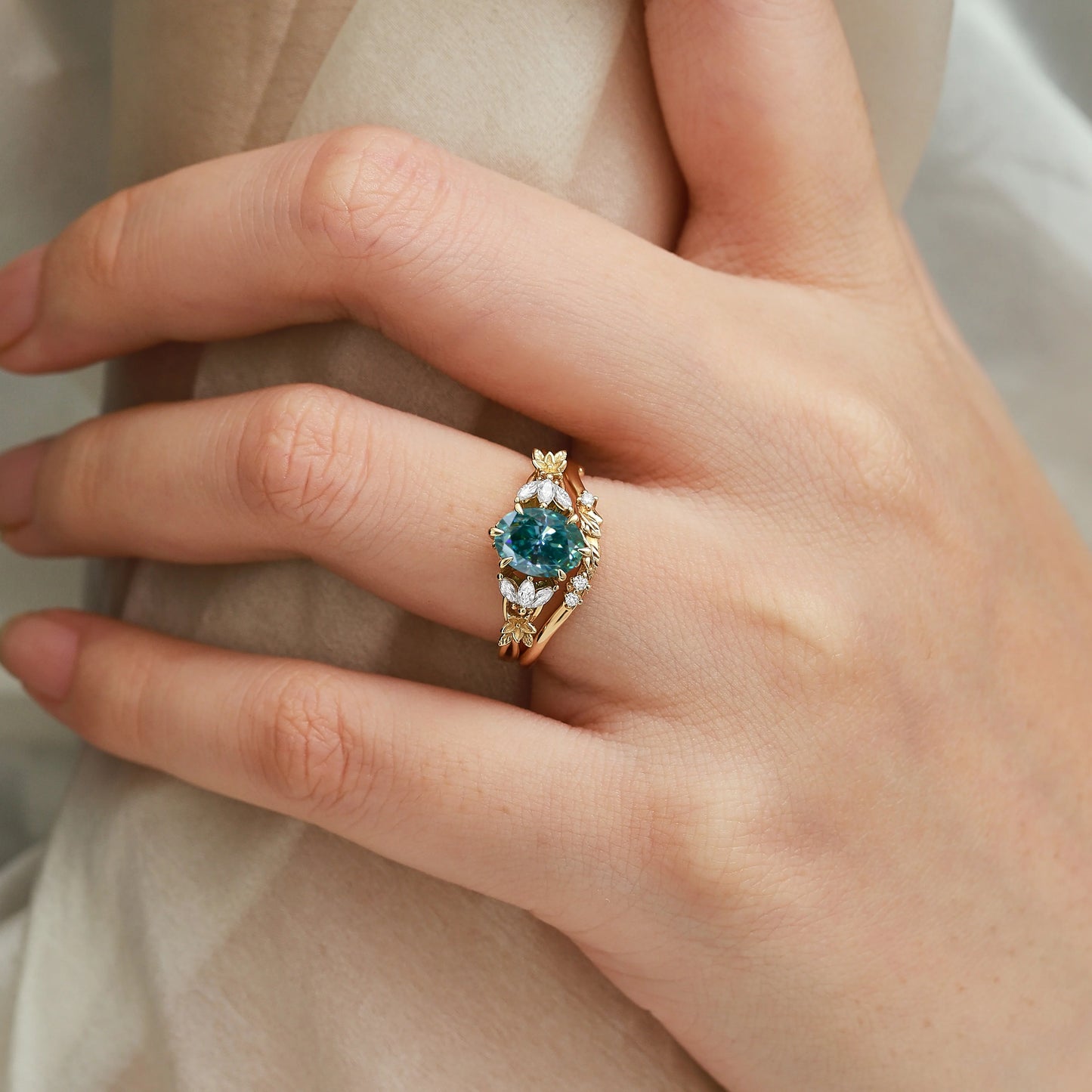 Oval Cut Green Moissanite Flower-Inspired Bud Design Engagement Ring 2pcs