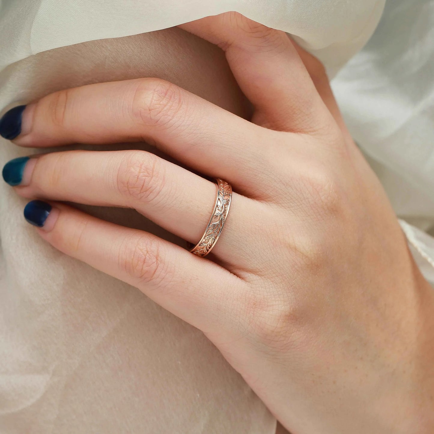 Nature-Inspired Men's Ring Leaf Carving Wedding Band