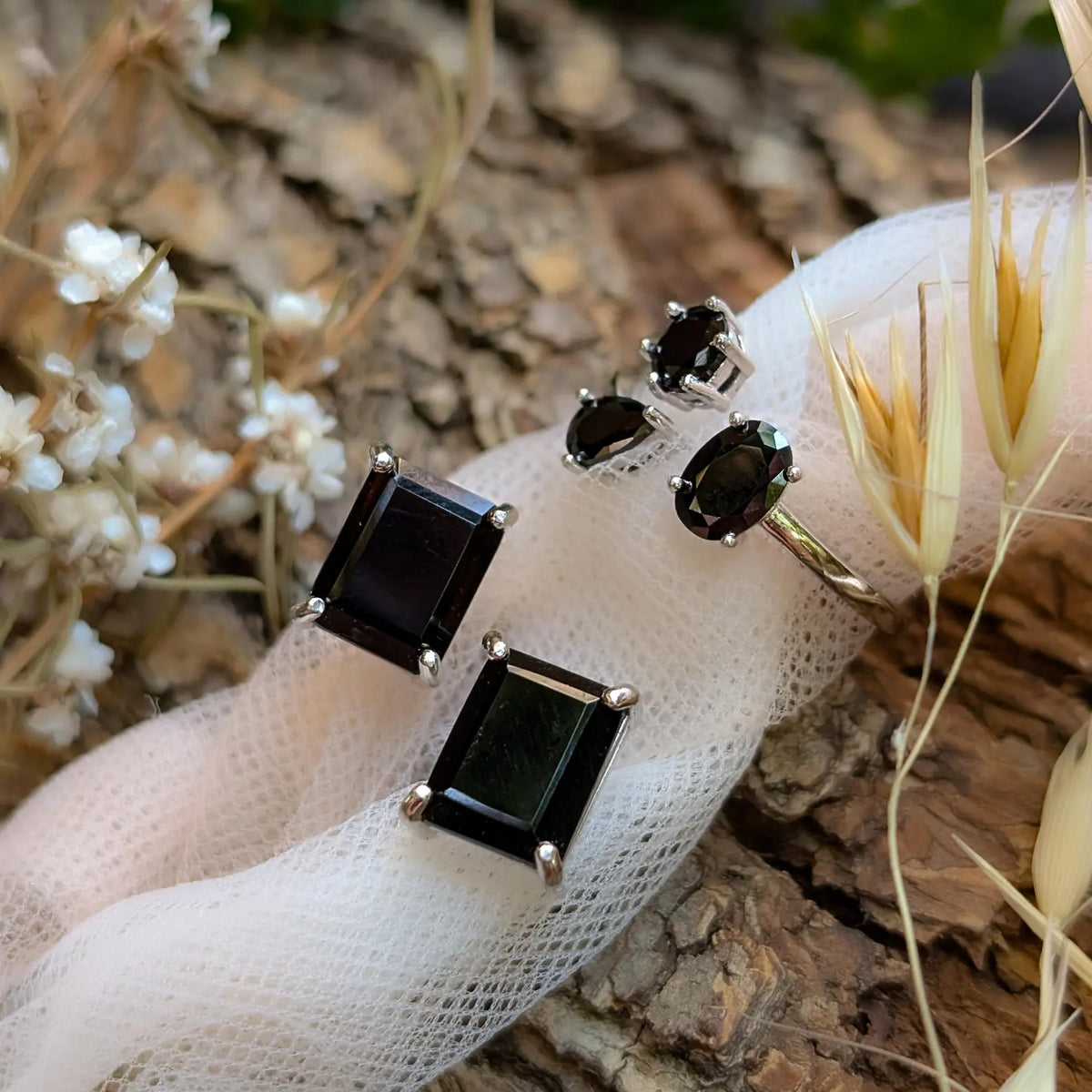 Onyx 3 Stone Ring