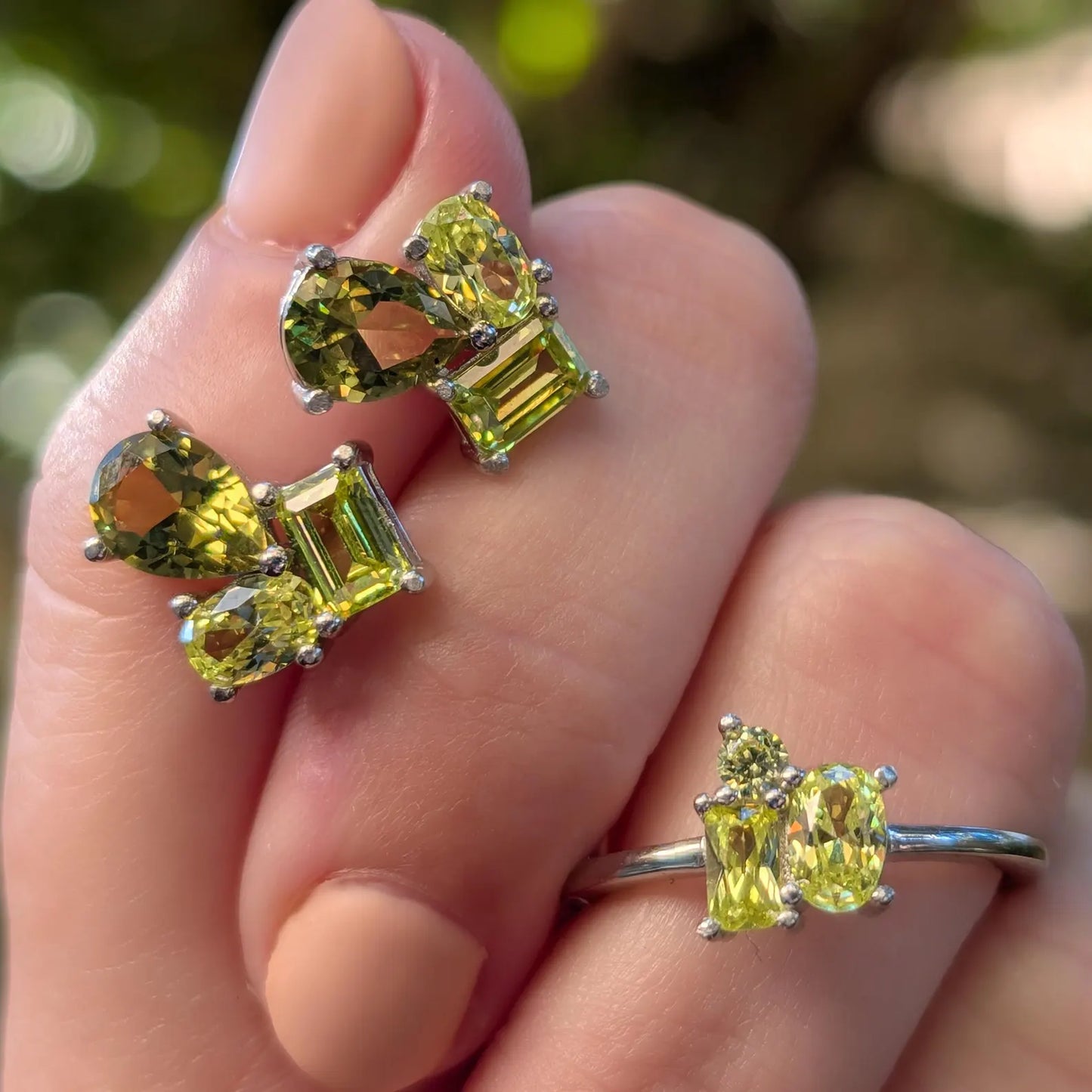 The Elia - Peridot 3 Stone Cluster Ring
