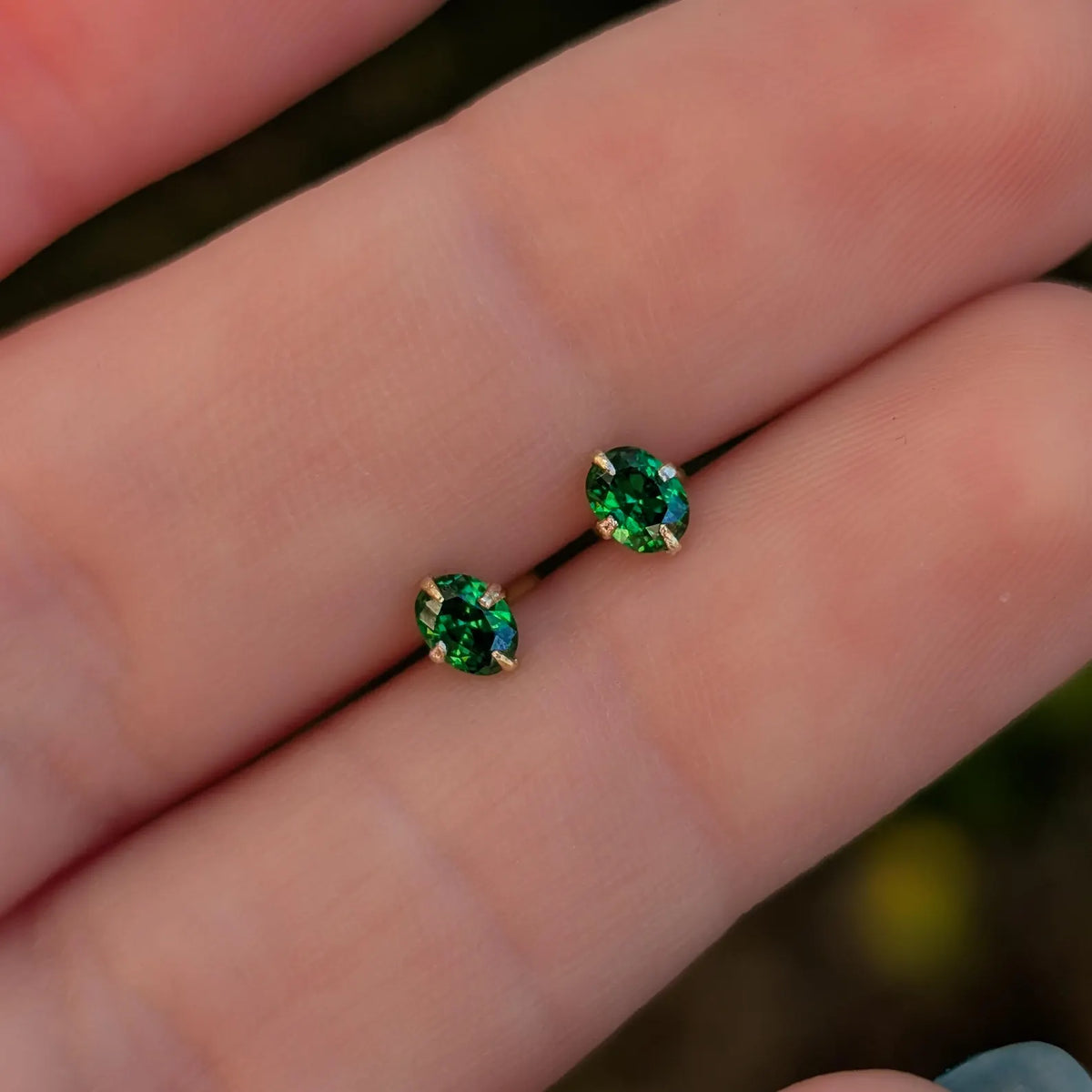 Micro Stud Oval - Emerald
