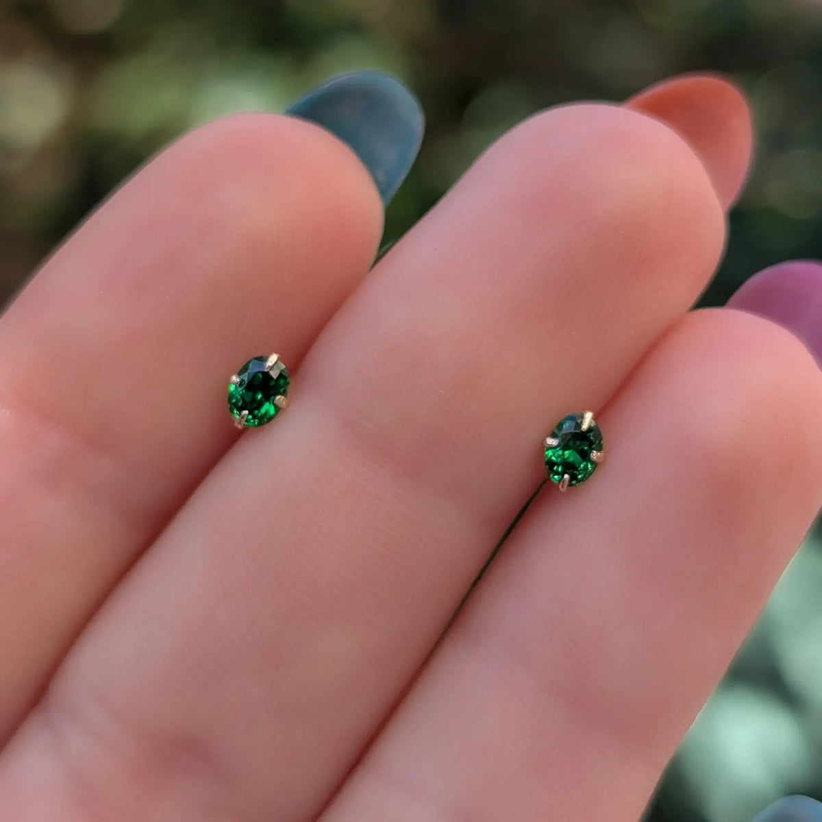 Micro Stud Oval - Emerald