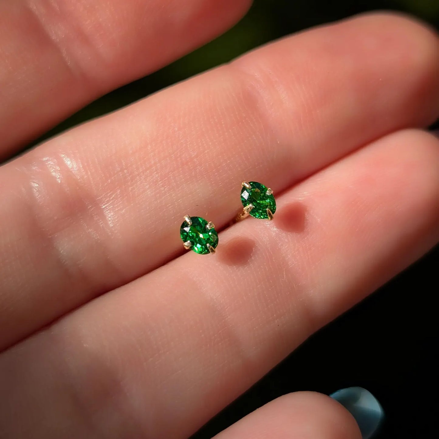 Micro Stud Oval - Emerald