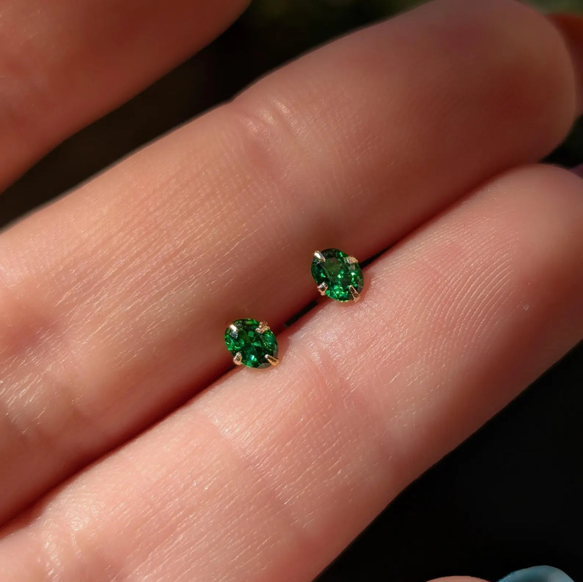 Micro Stud Oval - Emerald