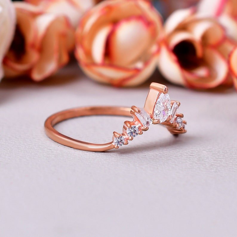 Vintage Inspired Curved Moissanite Wedding Band Ring