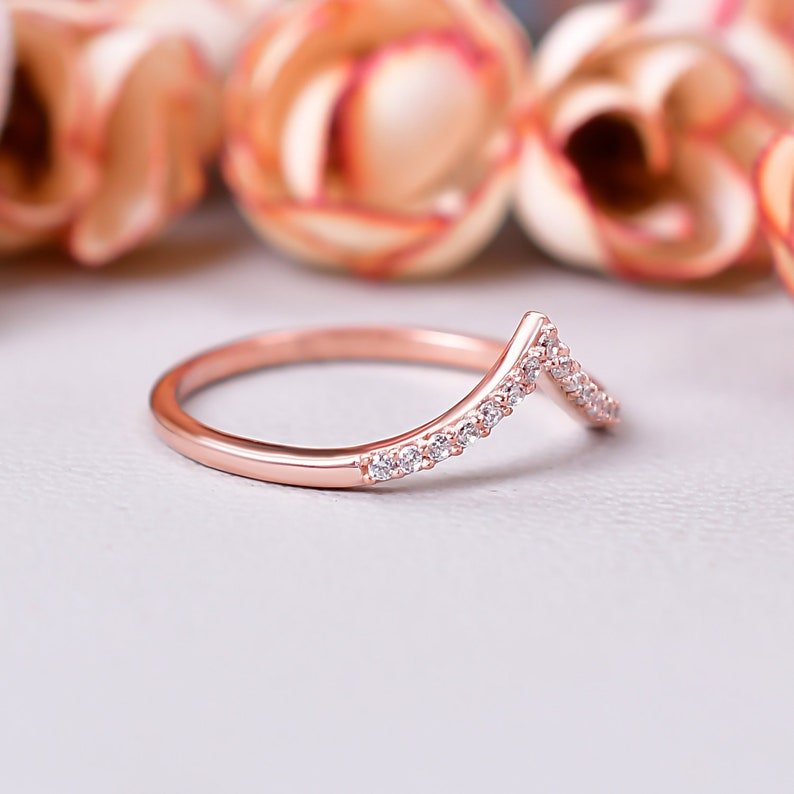 Elegant V-Shaped Moissanite Wedding Ring