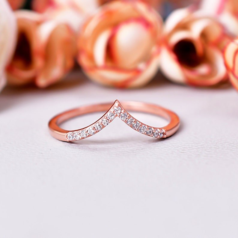 Elegant V-Shaped Moissanite Wedding Ring