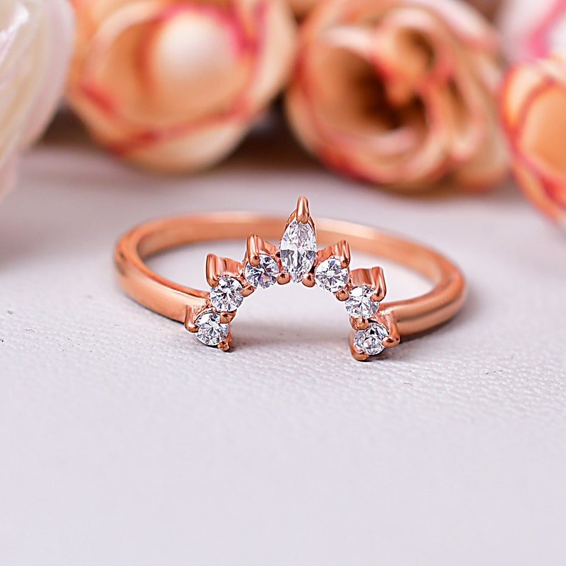Elegant Round Cut Moissanite Wedding Band Ring
