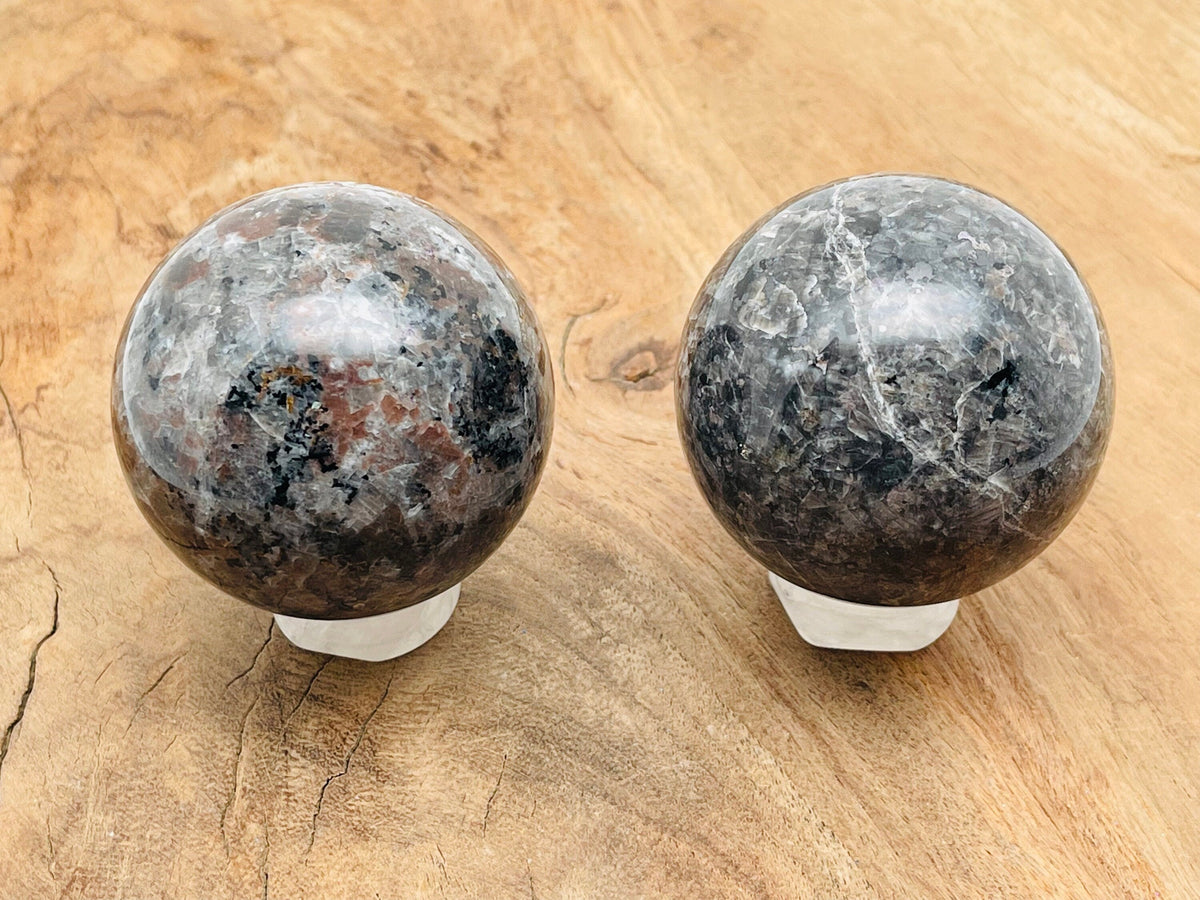 Yooperlite Sphere Gemstone - Fluorescent Sodalite Crystal Ball - 55-60mm - RA1417