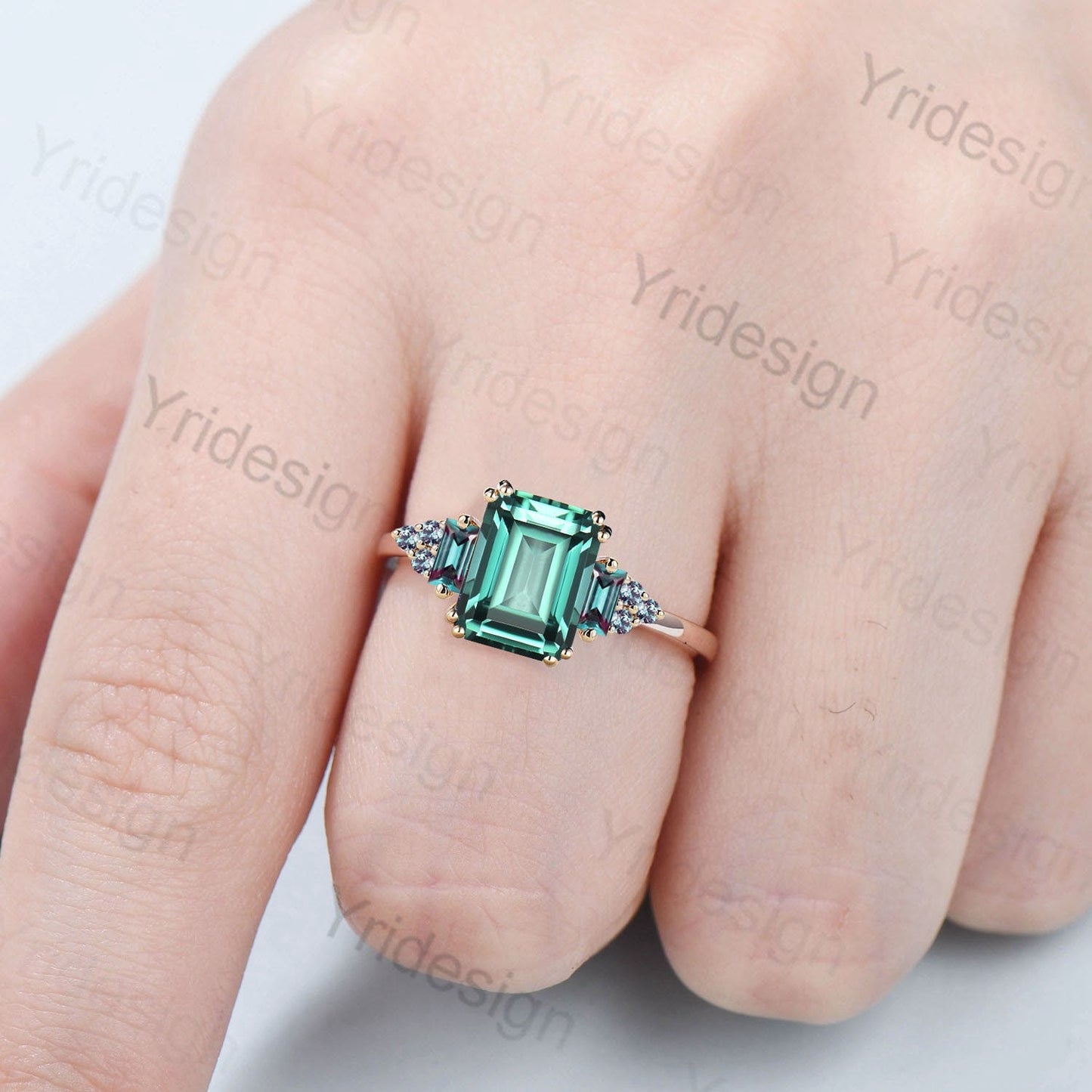 Unique Emerald Cut Green Sapphire Ring 8 Prongs Cluster Baguette Alexandrite Engagement Ring Vintage Green Crystal Wedding Ring for Women