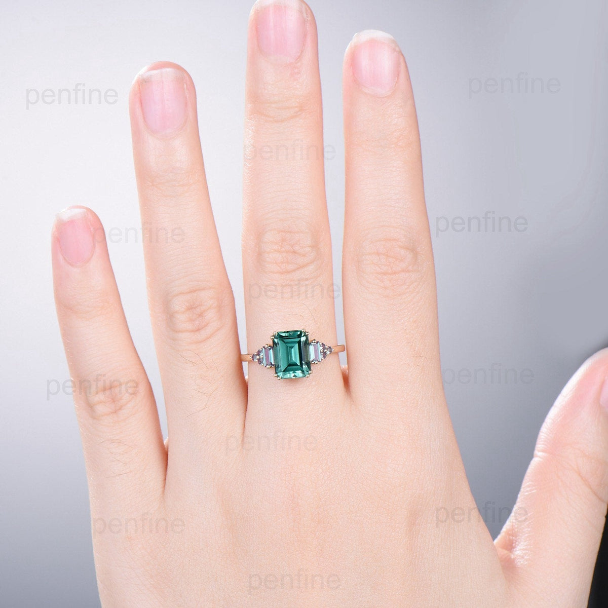 Unique Emerald Cut Green Sapphire Ring 8 Prongs Cluster Baguette Alexandrite Engagement Ring Vintage Green Crystal Wedding Ring for Women