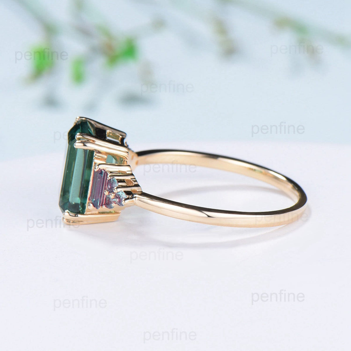 Unique Emerald Cut Green Sapphire Ring 8 Prongs Cluster Baguette Alexandrite Engagement Ring Vintage Green Crystal Wedding Ring for Women
