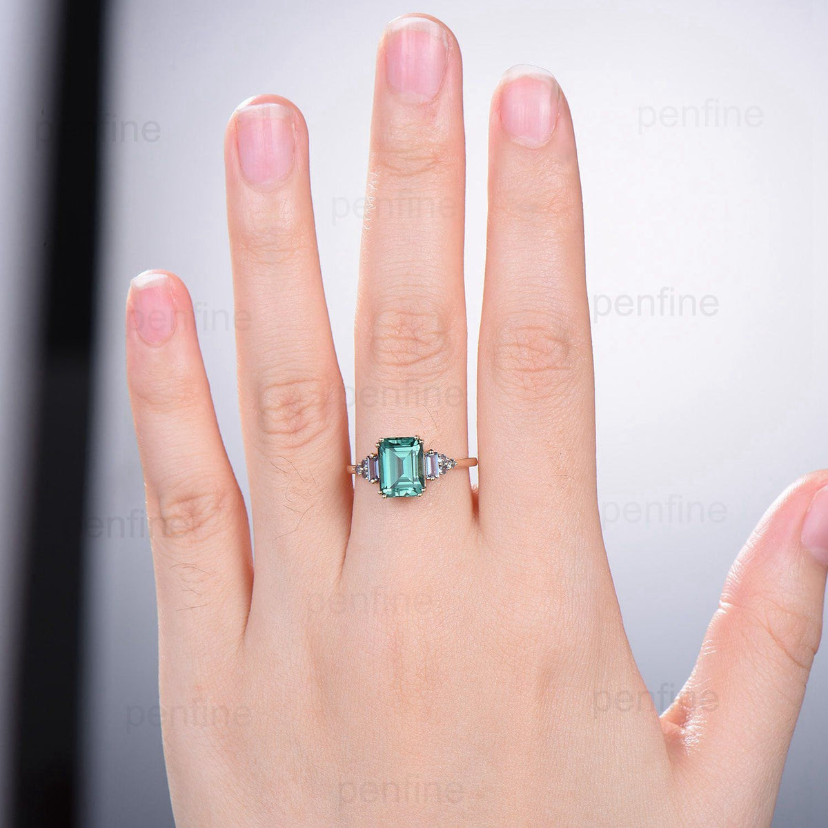 Unique Emerald Cut Green Sapphire Ring 8 Prongs Cluster Baguette Alexandrite Engagement Ring Vintage Green Crystal Wedding Ring for Women