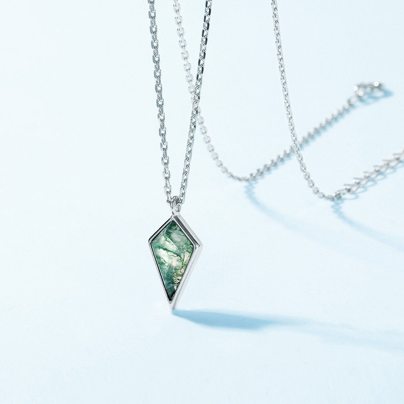 Vintage Moss Agate Pendant Necklace, Kite Cut Minimalist Jewelry