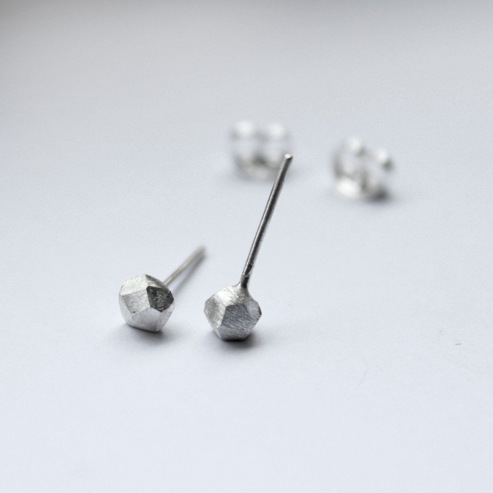 SILVER ROCKS EARRINGS