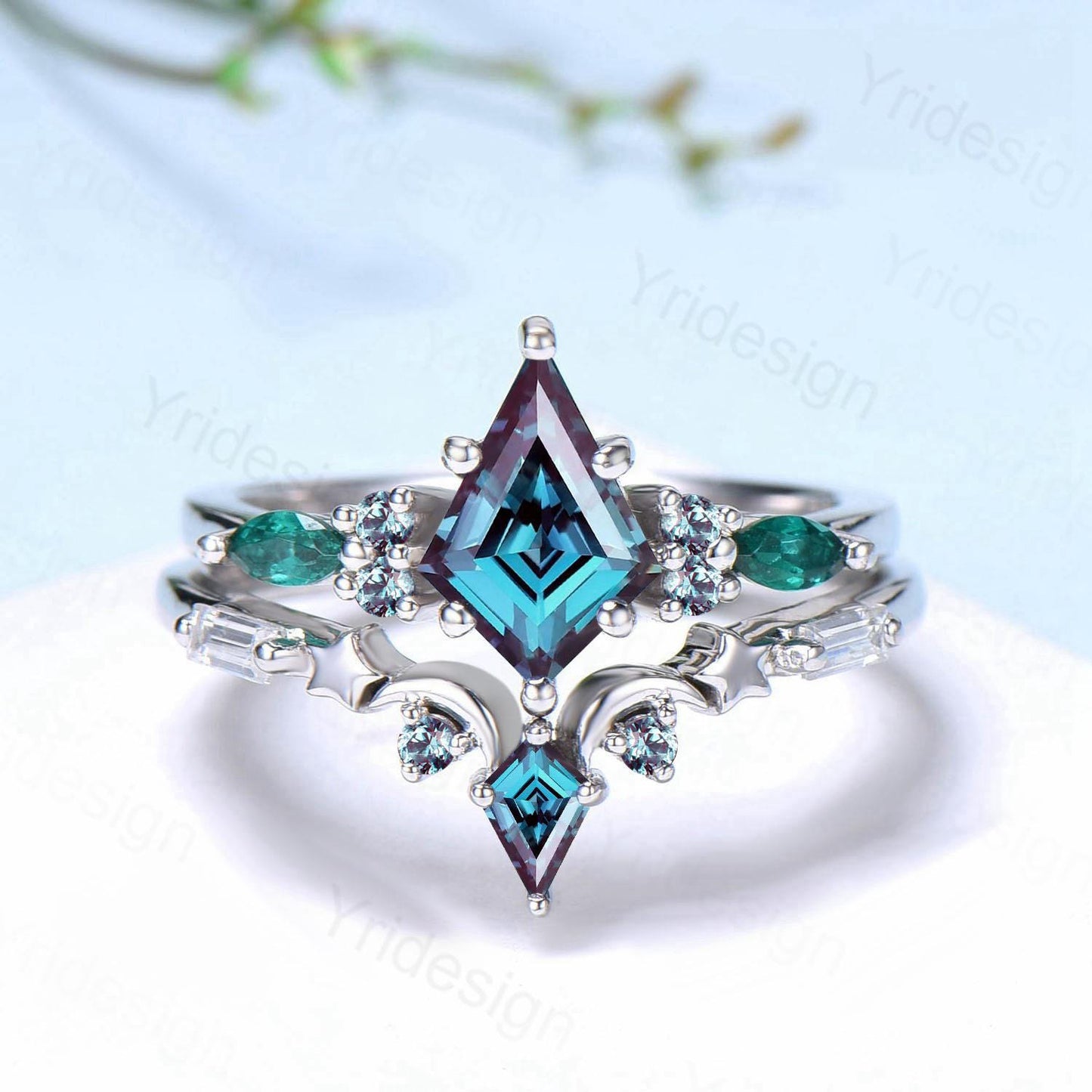 Unique kite cut  Alexandrite engagement ring set silver white gold art deco marquise emerald wedding ring set for women 2pcs star bridal set