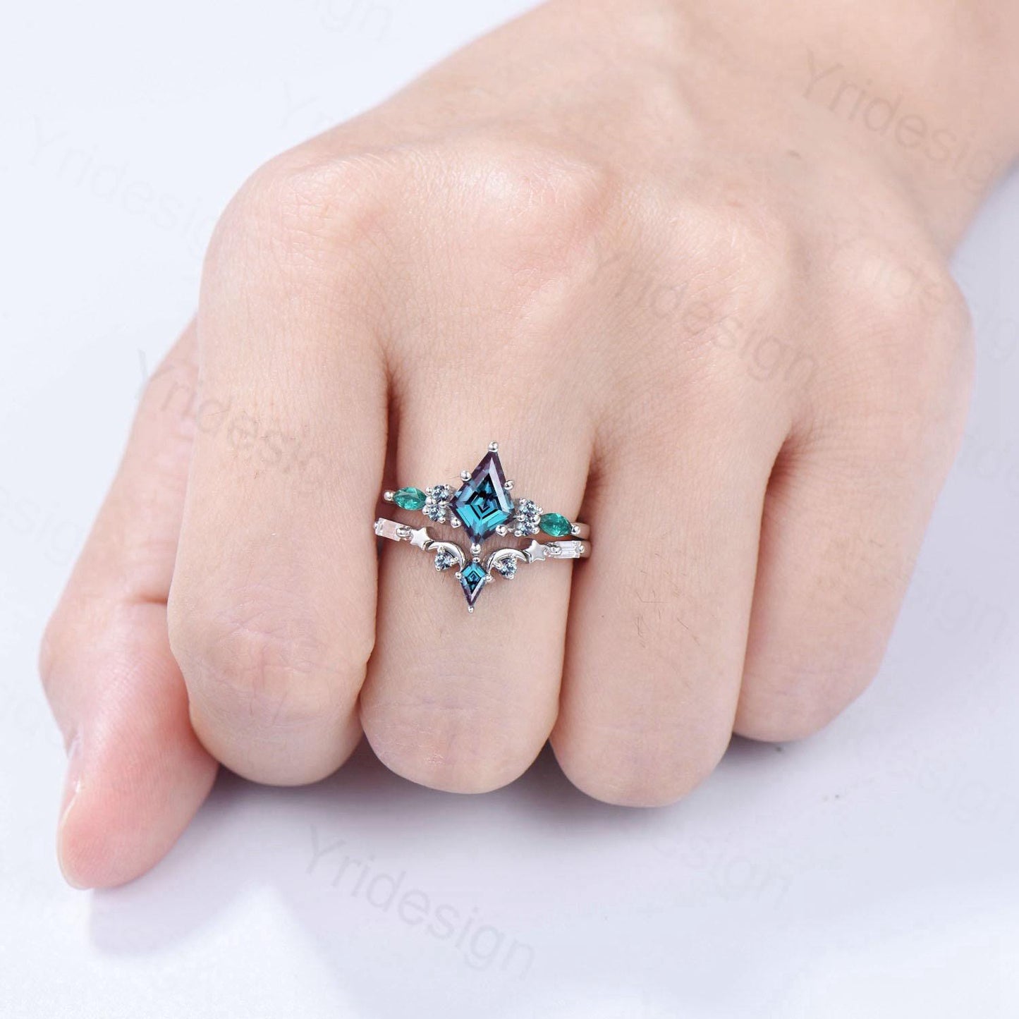 Unique kite cut  Alexandrite engagement ring set silver white gold art deco marquise emerald wedding ring set for women 2pcs star bridal set