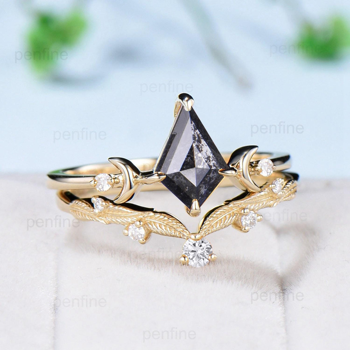 Vintage kite shaped salt and pepper diamond engagement ring set yellow gold Unique celestial moon wedding ring for women dainty promise ring