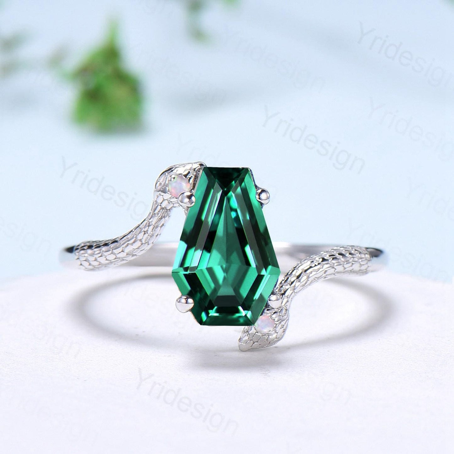 Unique Snake emerald engagement ring cold-blooded coffin shaped May birthstone three stone wedding ring for women anniversary promise gift