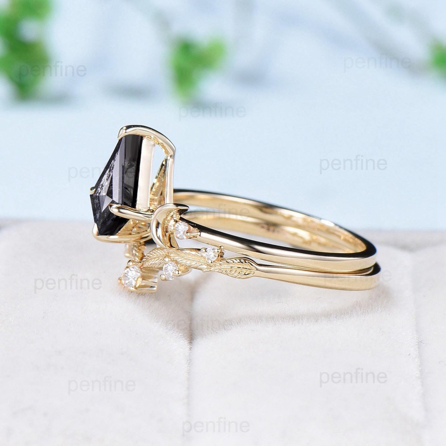 Vintage kite shaped salt and pepper diamond engagement ring set yellow gold Unique celestial moon wedding ring for women dainty promise ring