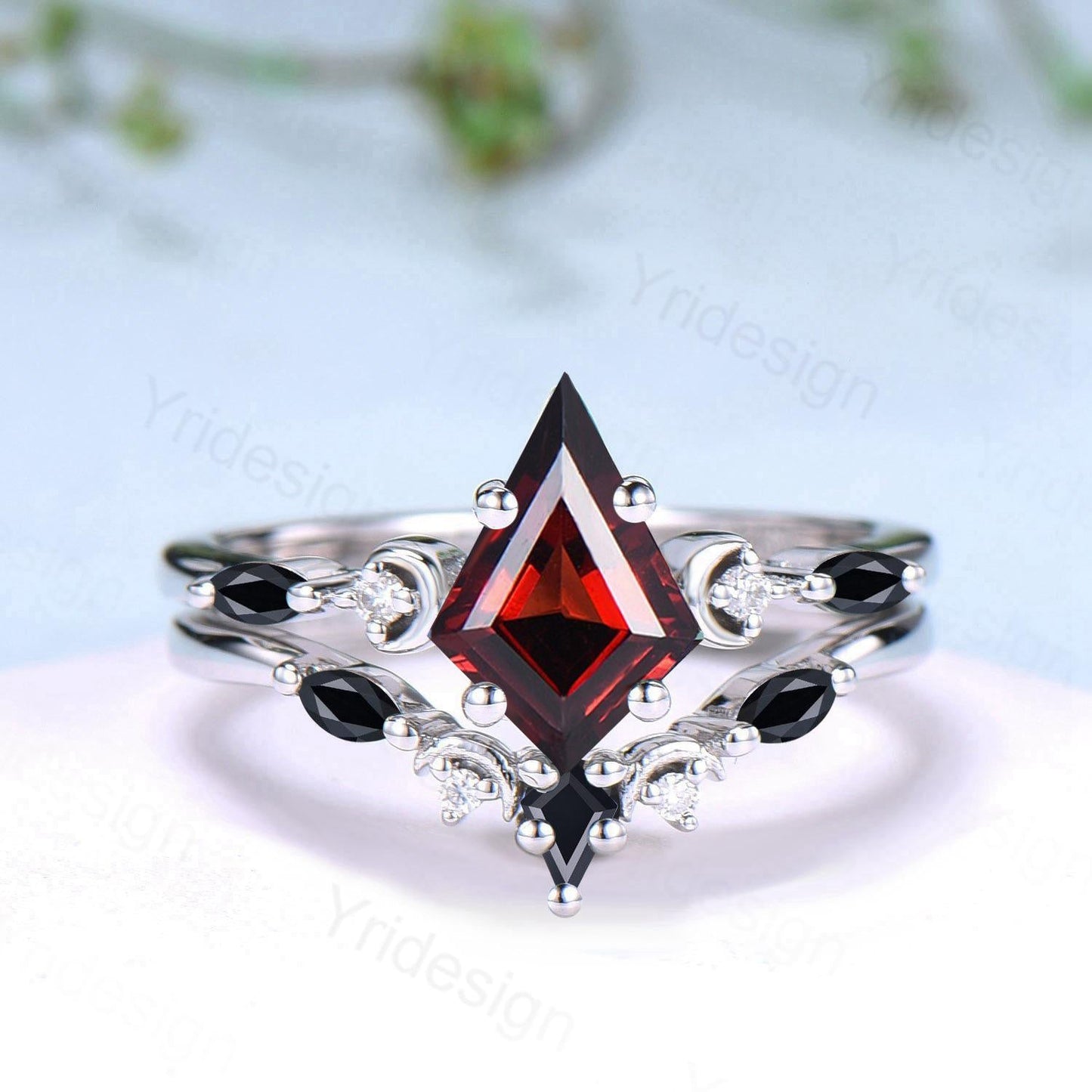 Vintage kite cut garnet wedding ring set Five stone crescent moon garnet spinel engagement ring dainty delicate bridal set anniversary gifts